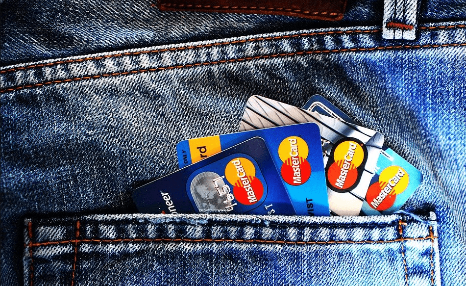 Plăți prin carduri de credit și debit